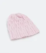 Gorro de lana tejido color rosa claro con textura de trenzas.
