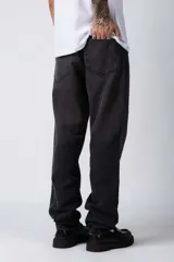 Jean negro de corte mom oversize.