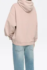 Sudadera rosa de algodón con capucha ajustable con cordones, corte oversize, manga larga y logo bordado.