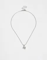Cadena plateada de acero quirúrgico con dije de letra "B" con strass incrustados.
