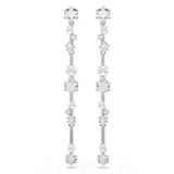 Par de caravanas colgantes plateadas con circonitas blancas y perlas blancas.