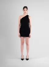 Mini dress negro de un solo hombro, con ajuste en el pecho y confección en algodón estructurado.