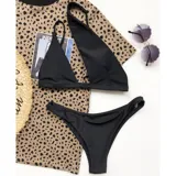 Conjunto de bikini negro con corpiño de un solo hombro y bombacha clásica.
