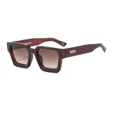 Gafas de sol cuadradas con montura gruesa color marrón y lentes marrones degradadas.