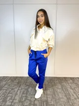 Pantalón babucha de viscosa color azul Francia, con cintura elástica ajustable con cordón.