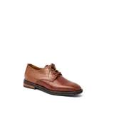 Zapato acordonado de cuero color marrón con detalle de textura reptil en el talón y empeine. Taco de madera foliado en cuero de 2,5 cm de altura y entre suela de goma de 1 cm.