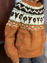 Sweater de lana merino con cuello redondo y diseño con motivos geométricos en tonos azul, marrón, naranja, verde y beige.