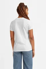 Remera blanca de algodón con logo Levi's estampado en el pecho.