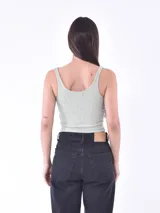 Musculosa corta gris de algodón con logo estampado en el pecho.
