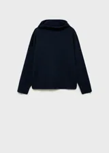 Sweater de punto azul marino con cuello alto asimétrico envolvente y manga larga.