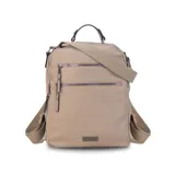 Mochila color beige de símil cuero con doble apertura superior con cierre. Incluye dos bolsillos al frente con cierres metálicos, asa rígida de mano y correa de galón. En la espalda correas de galón regulables.