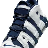 Championes Nike Air More Uptempo 96 Olympic, de cuero blanco con detalles en azul marino y suela de goma.