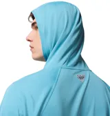 Remera de hombre Columbia PFG Solar Stream Hoo, color celeste, de manga larga con capucha y logo de la marca en el pecho. Confeccionada con tejido transpirable y protección UV. Ideal para pesca y actividades al aire libre.