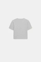 Camiseta de manga corta con cuello redondo, corte cropped y patrón de rayas horizontales en azul marino y blanco.