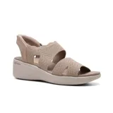 Sandalias Skechers Hands Free Slip-ins: Pier-Lite - Slip On By, color beige, con capellada tejida, plantilla acolchada y suela de plataforma.
