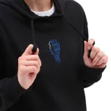 Canguro negro con capucha, bolsillo delantero y estampado de serpiente en la manga izquierda y esqueleto de mano en el pecho.