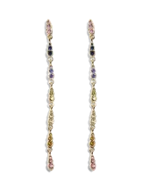 Par de aros colgantes dorados con piedras de colores engarzadas.