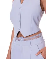 Pantalón blanco de vestir con detalle de encaje en la cintura. Corte recto y tiro alto.