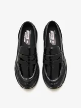 Mocasín New Balance 1906L negro con textura de piel de cocodrilo, suela acolchada 860v2 y almohadillas ABZORB SBS segmentadas en el talón.