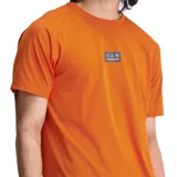 Remera de manga corta color naranja, diseñada para actividades al aire libre, con tecnología de secado rápido y ajuste atlético.