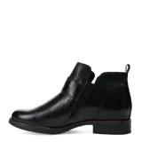 Bota de mujer Bottero de caña baja, color negro, con punta redonda y hebilla decorativa en el lateral.