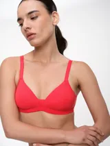 Soutien negro con breteles regulables.