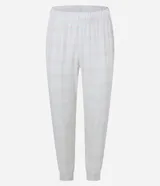 Conjunto de pijama largo de plush con estampado de cuadros, compuesto por una blusa de manga larga y un pantalón.