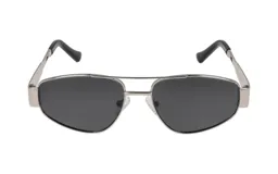 Lentes de sol unisex, con marco metálico plateado, lentes grises trapezoidales y patillas negras.