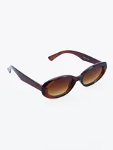 Lentes de sol ovalados con montura de acetato color marrón y lentes degradadas.