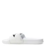 Chanclas blancas de hombre marca Umbro, modelo New Retro. Poseen una faja ancha con ajuste de velcro y el logo de la marca en color negro. La suela es anatómica y de material sintético.