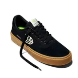 Championes de skate Cariuma modelo Naioca, color negro con suela marrón y logo blanco.