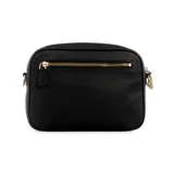 Bandolera Guess Meridian chica color negro, con correa extraíble de ecocuero a tono y logo triangular metálico dorado en el frente.