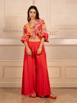 Pantalón palazzo rojo de lino con cintura de algodón con spandex.