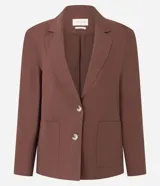 Blazer marrón de viscolino con solapas, botones para cierre y bolsillos delanteros. Corte amplio.