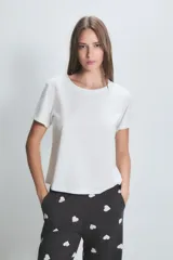 Pijama de jersey de algodón, con remera lisa y pantalón recto de cintura elastizada con estampado de corazones.