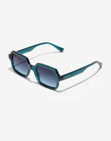 Gafas de sol Hawkers unisex, modelo Minimal Max, con montura octogonal de acetato color azul petróleo y lentes degradadas en azul.