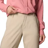 Pantalón convertible de senderismo color beige, con protección solar FPU 50, perneras desmontables con cremallera para convertirlo en short, bolsillos laterales y traseros. Fabricado con materiales 100% reciclados.