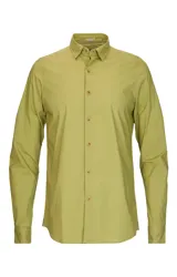 Camisa de manga larga celeste de popelina de algodón orgánico, calce moderno, con cuello clásico, cierre con botones color madera y logo RKF bordado en el puño.