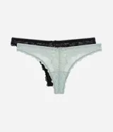 Kit de dos bombachas tipo bikini hilo confeccionadas en encaje floral, una negra y otra celeste.