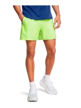 Short de running Under Armour Launch de 5 pulgadas, color bordó con logo reflectivo en el lateral.