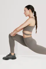 Calza larga de lycra negra de tiro alto y cintura doble.