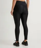 Calza legging deportiva negra con textura y brillo, de cintura alta.