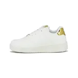 Championes urbanos Austral Champion Force D Lifestyle, color blanco con detalles dorados.