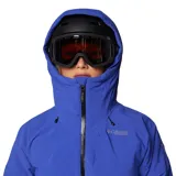 Campera de esquí Columbia Titanium Cirque Bowl Jacket color azul con cinturón negro ajustable, capucha ajustable compatible con casco, ventilación en las axilas, faldón antipolvo, múltiples bolsillos y puños cómodos con orificios para los pulgares.