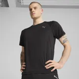 Remera deportiva negra de poliéster, con cuello redondo y logo Puma estampado en el pecho.