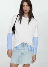 Minifalda de jean celeste con terminación desflecada.