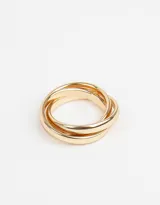 Anillo dorado con tres aros entrelazados.