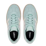 Championes Adidas Barreda de color celeste con detalles en blanco y suela color caramelo.