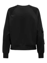 Buzo negro de cuello redondo con bolsillo cargo en la manga. Confeccionado en tejido reciclado con elasticidad.