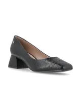 Zapato de cuero negro con estampado reptil, punta cuadrada y tacón intermedio forrado.